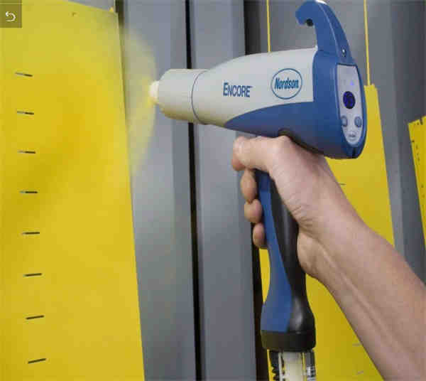 Tại sao hạt hoặc độ lấp lánh kim loại của lớp phủ không đẹp sau khi phun?